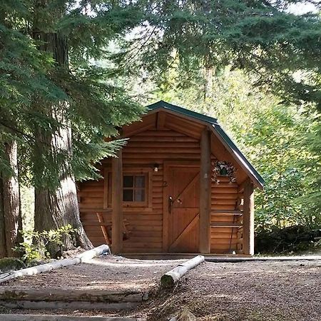 Sicamous Rv & Cabin Resort Malakwa Exterior foto